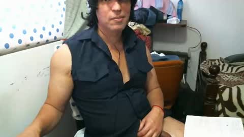 Snapshot of juanito2727 chatting on 01.20.25 amor online show from 01.20.25