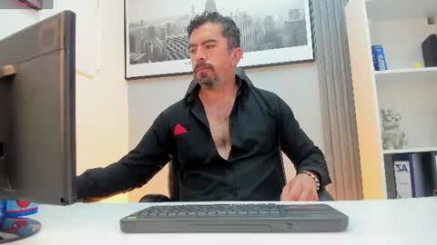 Snapshot of juank_fit45 chatting on 08.04.26 Juan k online show from 08.04.26