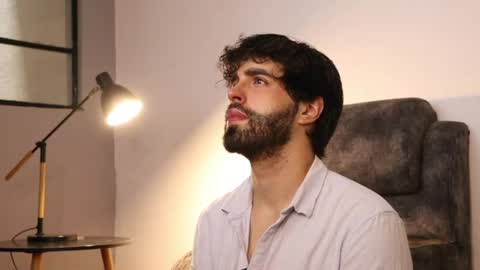 Snapshot of juanmilano chatting on 05.20.26 juanmilano online show from 05.20.26