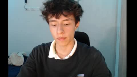 Snapshot of juanmres chatting on 11.18.25 juanmres online show from 11.18.25