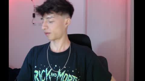 Snapshot of juanmres chatting on 11.20.25 juanmres online show from 11.20.25