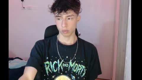 Snapshot of juanmres chatting on 11.25.25 juanmres online show from 11.25.25