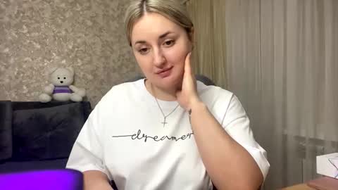 Snapshot of judevalenti chatting on 10.14.25 JudeValenti online show from 10.14.25