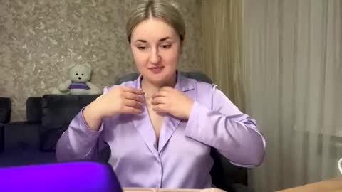 Snapshot of judevalenti chatting on 10.23.25 JudeValenti online show from 10.23.25