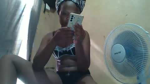 juice_petite3 online show from 01.27.25