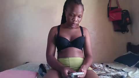 juice_petite3 online show from 02.21.25