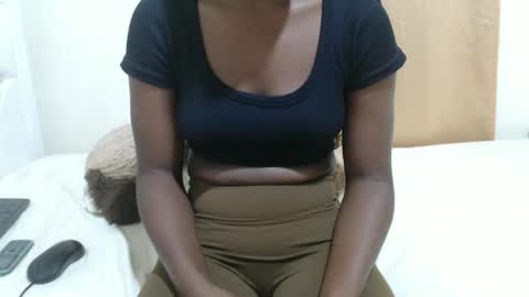 Snapshot of juicebabie chatting on 11.21.25 juicebabie online show from 11.21.25