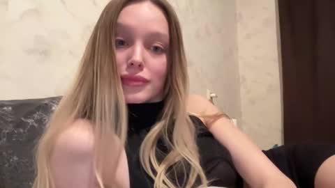 Snapshot of juicy_angels chatting on 02.21.25 alexa online show from 02.21.25