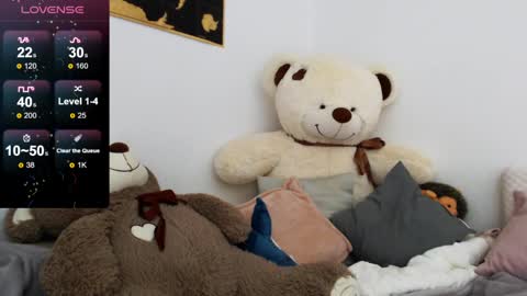 Snapshot of juicy_mystery chatting on 12.19.24 laura online show from 12.19.24