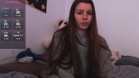 Snapshot of juicy_mystery chatting on 01.06.25 laura online show from 01.06.25