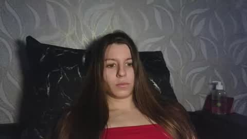 Snapshot of juicy_mystery chatting on 11.28.25 laura online show from 11.28.25