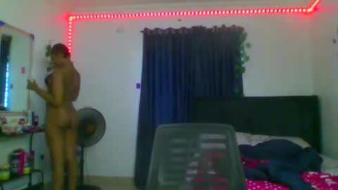 Snapshot of juicy_pussy1122 chatting on 09.14.25 Emily online show from 09.14.25