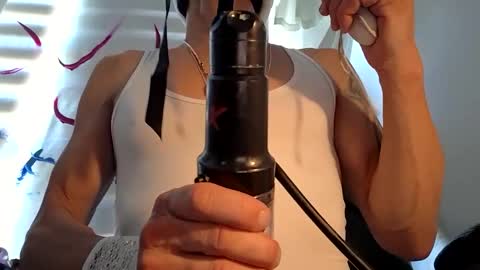 Snapshot of juicystraw chatting on 10.29.25 juicystraw online show from 10.29.25