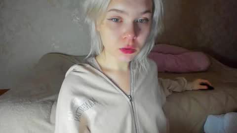 Snapshot of juisykitten chatting on 09.30.25 Anna online show from 09.30.25