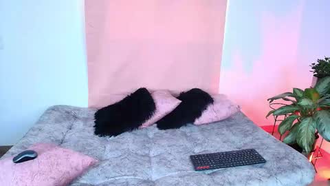 Snapshot of jules_n_gia chatting on 10.25.25 Jules and Gia online show from 10.25.25