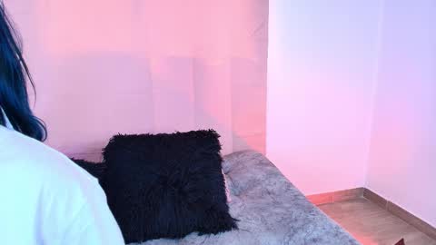 Snapshot of jules_n_gia chatting on 11.03.25 Jules and Gia online show from 11.03.25