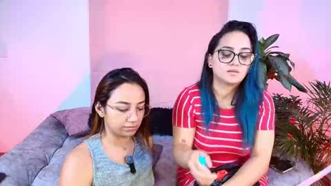 Snapshot of jules_n_gia chatting on 11.18.25 Jules and Gia online show from 11.18.25