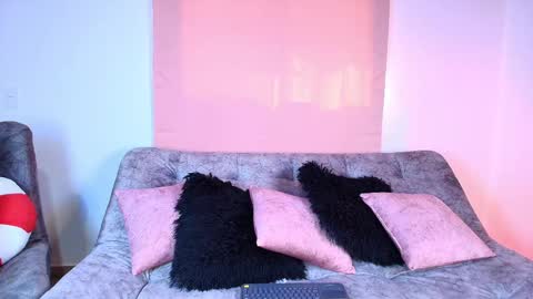 Snapshot of jules_n_gia chatting on 11.23.25 Jules and Gia online show from 11.23.25