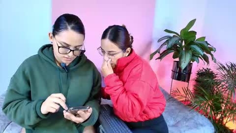 Snapshot of jules_n_gia chatting on 12.05.25 Jules and Gia online show from 12.05.25