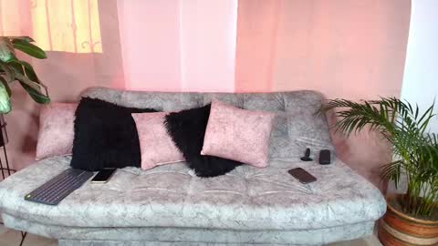 Snapshot of jules_n_gia chatting on 12.13.25 Jules and Gia online show from 12.13.25