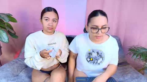 Snapshot of jules_n_gia chatting on 12.16.25 Jules and Gia online show from 12.16.25