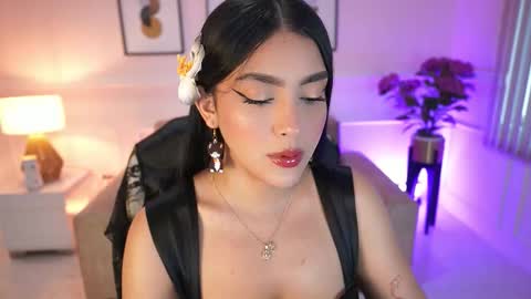 Jules Bennett online show from 12.05.25