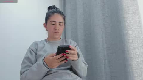 Juli Modelo Independiente online show from 09.22.25