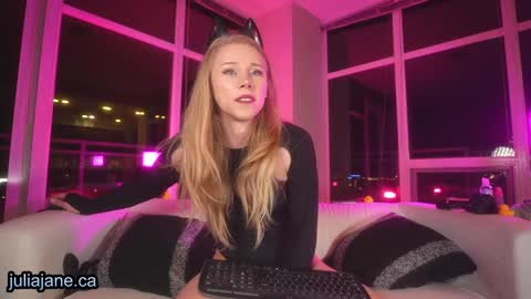 Snapshot of julia_jane chatting on 12.04.24 Julia Jane online show from 12.04.24