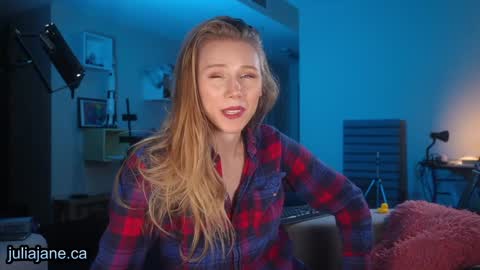 Snapshot of julia_jane chatting on 01.05.25 Julia Jane online show from 01.05.25
