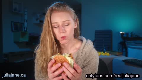 Snapshot of julia_jane chatting on 01.29.25 Julia Jane online show from 01.29.25