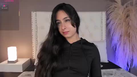 Snapshot of julia_martinezz_ chatting on 06.23.26 J U L IA M A R T I N E Z online show from 06.23.26