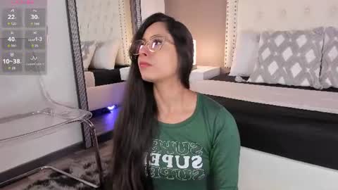 Snapshot of julia_martinezz_ chatting on 06.24.26 J U L IA M A R T I N E Z online show from 06.24.26