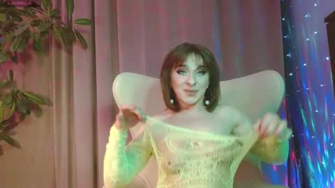 Snapshot of julia_renard chatting on 11.06.25 Julia online show from 11.06.25