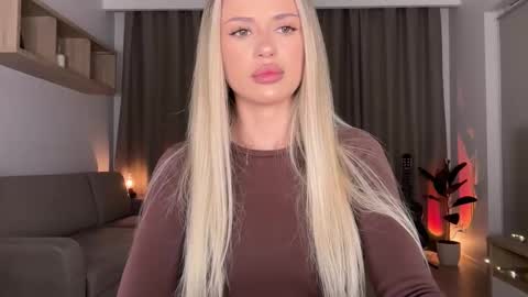 Snapshot of julia_rle chatting on 10.01.25 Julia R Le online show from 10.01.25