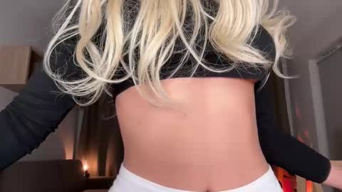 Snapshot of julia_rle chatting on 10.02.25 Julia R Le online show from 10.02.25