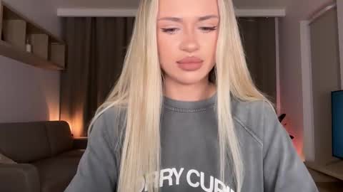 Snapshot of julia_rle chatting on 10.13.25 Julia R Le online show from 10.13.25