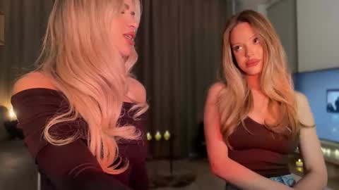 Snapshot of julia_rle chatting on 10.21.25 Julia R Le online show from 10.21.25