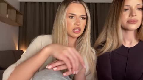 Snapshot of julia_rle chatting on 11.25.25 Julia R Le online show from 11.25.25