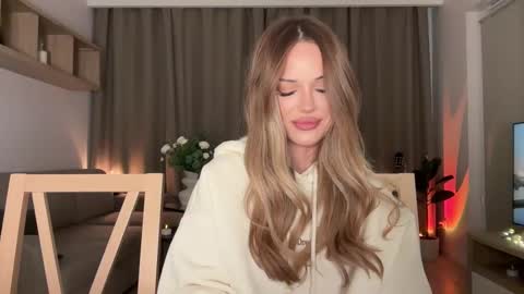 Snapshot of julia_rle chatting on 11.28.25 Julia R Le online show from 11.28.25