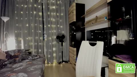 julia_t_mog online show from 10.13.25