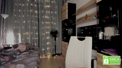 julia_t_mog online show from 10.17.25