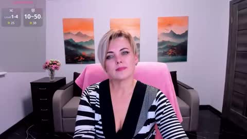 Snapshot of julia_wilsons chatting on 11.04.25 Julia online show from 11.04.25