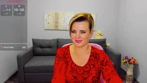 Snapshot of julia_wilsons chatting on 11.08.25 Julia online show from 11.08.25