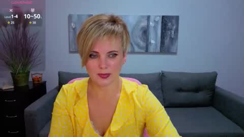 Snapshot of julia_wilsons chatting on 11.15.25 Julia online show from 11.15.25