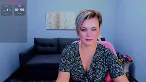 Snapshot of julia_wilsons chatting on 11.23.25 Julia online show from 11.23.25