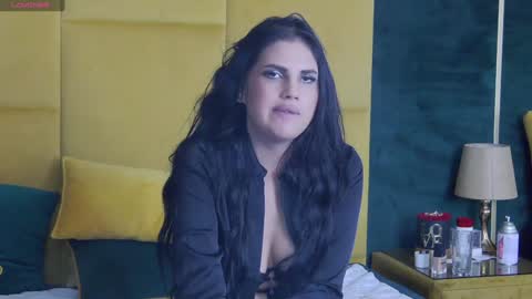 Snapshot of juliaharveyy chatting on 01.17.25 Julia online show from 01.17.25