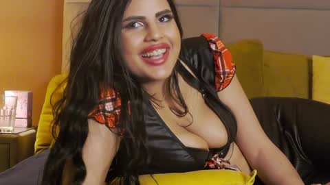 Snapshot of juliaharveyy chatting on 01.24.25 Julia online show from 01.24.25