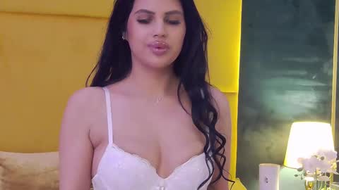 Snapshot of juliaharveyy chatting on 02.25.25 Julia online show from 02.25.25