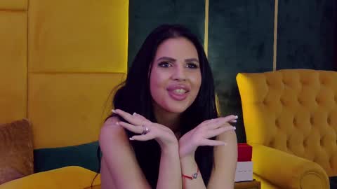 Snapshot of juliaharveyy chatting on 03.12.25 Julia online show from 03.12.25