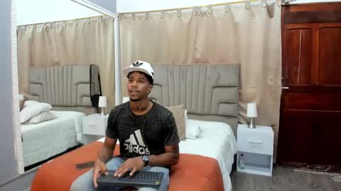 Snapshot of julian_billy chatting on 01.03.25 julian billy online show from 01.03.25